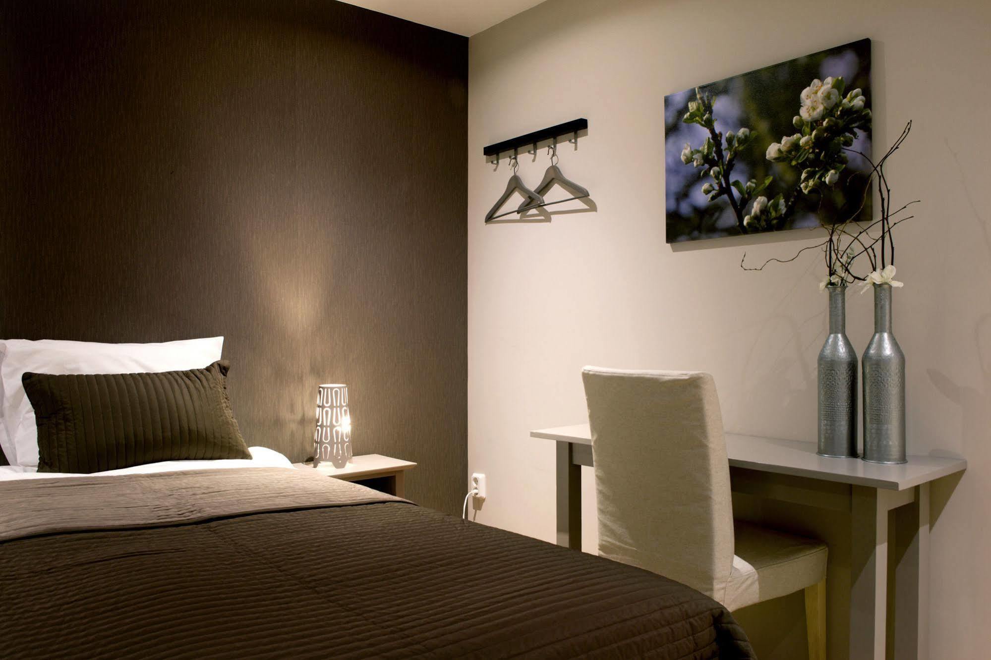 Dinteloord Hotel-Restaurant Thuis! מראה חיצוני תמונה